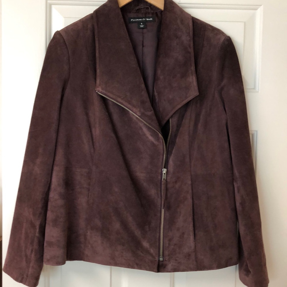 Soft plum colored suede jacket with zipper